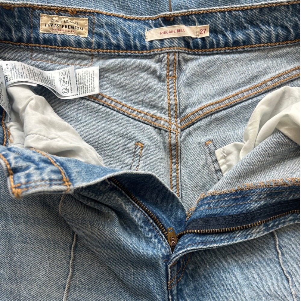 Levi's Ribcage Bell Jeans 27x32 Blue High Rise Flare Leg Denim Hippie Boho Retro - Picture 4 of 12